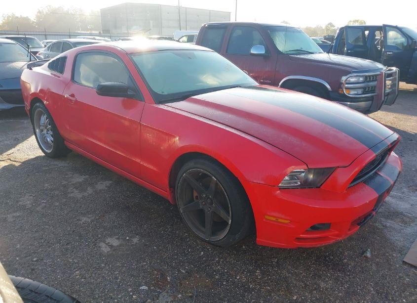 2014 Ford Mustang V6 (VIN 1ZVBP8AM2E5286851) main photo