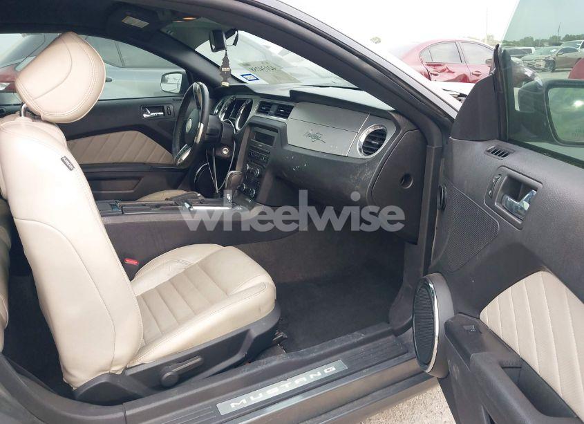 Photo 5 of 2014 Ford Mustang V6 PREMIUM (VIN 1ZVBP8AM2E5295095)