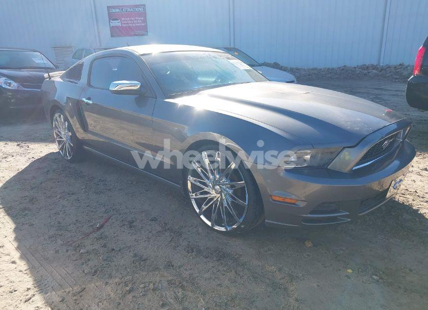2014 Ford Mustang V6 (VIN 1ZVBP8AM2E5314664) main photo