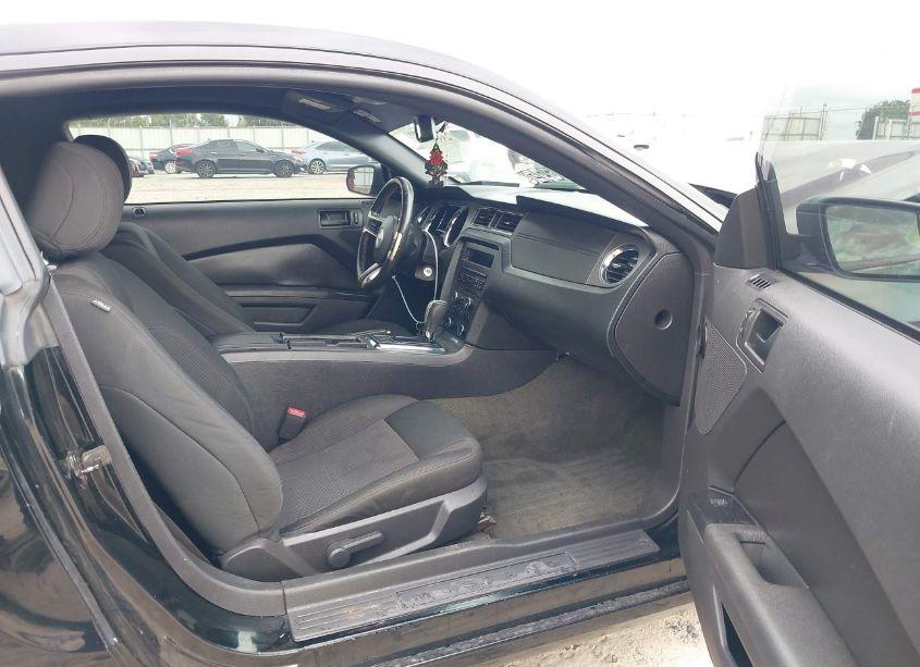 Photo 5 of 2014 Ford Mustang V6 (VIN 1ZVBP8AM2E5334705)