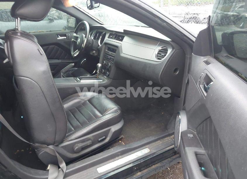 Photo 5 of 2011 Ford Mustang V6 PREMIUM (VIN 1ZVBP8AM3B5104618)