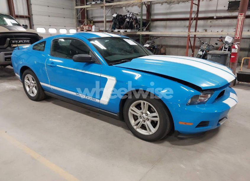 2011 Ford Mustang V6 (VIN 1ZVBP8AM3B5116946) main photo