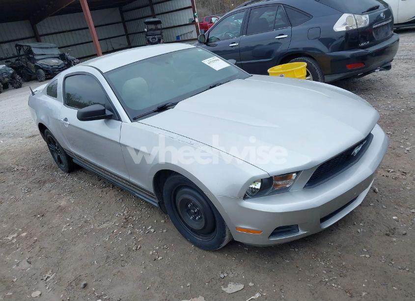 2012 Ford Mustang V6 (VIN 1ZVBP8AM3C5263057) main photo