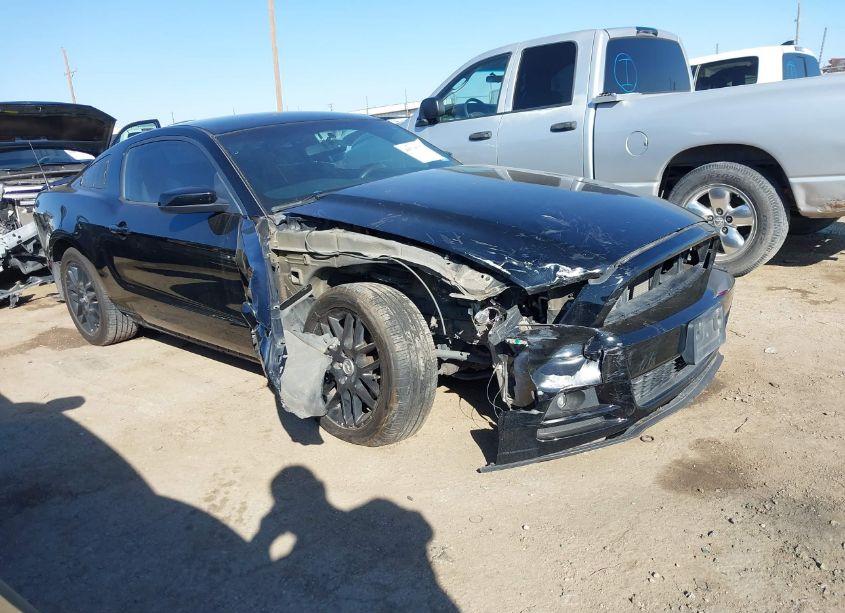 2014 Ford Mustang V6 (VIN 1ZVBP8AM3E5212452) main photo