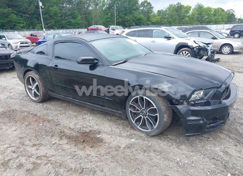 2014 Ford Mustang V6 PREMIUM (VIN 1ZVBP8AM3E5244110) main photo