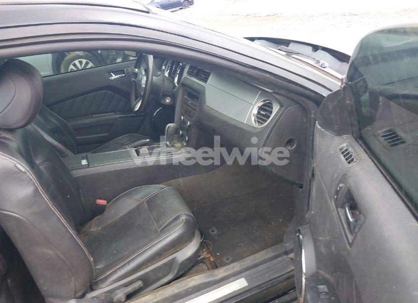 Photo 5 of 2014 Ford Mustang V6 PREMIUM (VIN 1ZVBP8AM3E5244110)