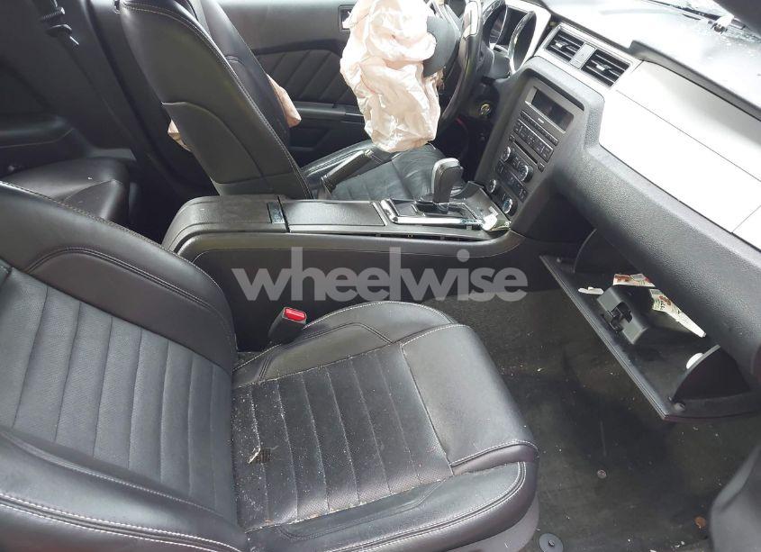 Photo 5 of 2014 Ford Mustang V6 PREMIUM (VIN 1ZVBP8AM3E5271971)