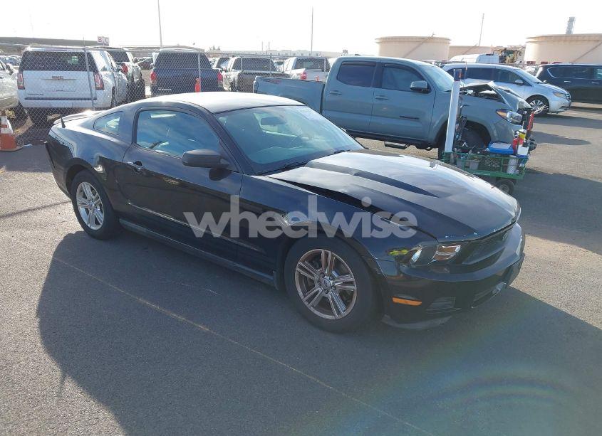 2011 Ford Mustang V6 (VIN 1ZVBP8AM4B5116826) main photo