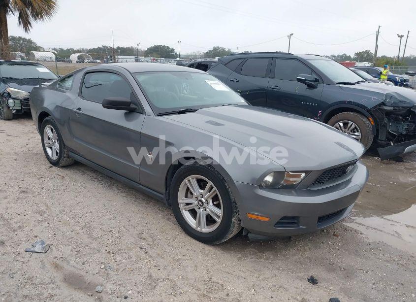 2011 Ford Mustang V6 (VIN 1ZVBP8AM4B5118902) main photo
