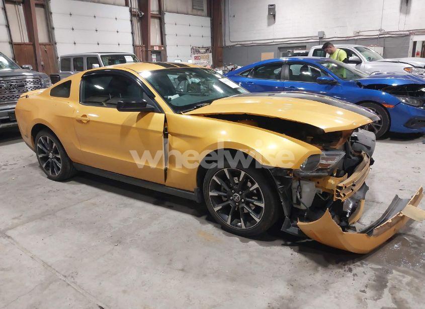 2011 Ford Mustang V6 (VIN 1ZVBP8AM4B5152063) main photo