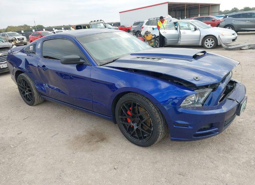 2013 Ford Mustang V6 (VIN 1ZVBP8AM4D5260864) main photo