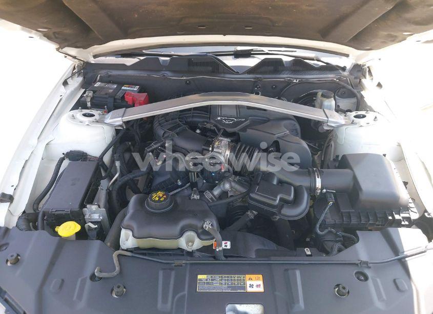 Photo 10 of 2013 Ford Mustang V6 PREMIUM (VIN 1ZVBP8AM4D5271864)