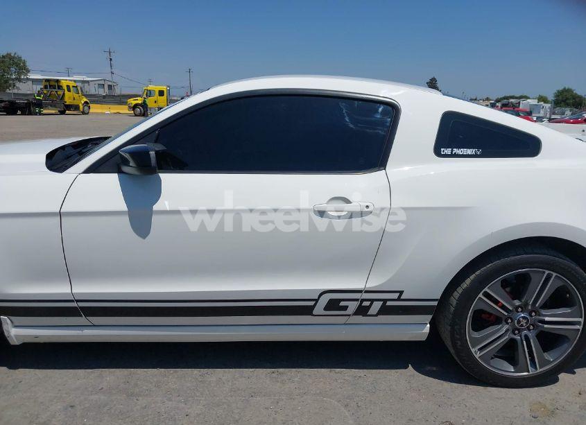 Photo 14 of 2013 Ford Mustang V6 PREMIUM (VIN 1ZVBP8AM4D5271864)