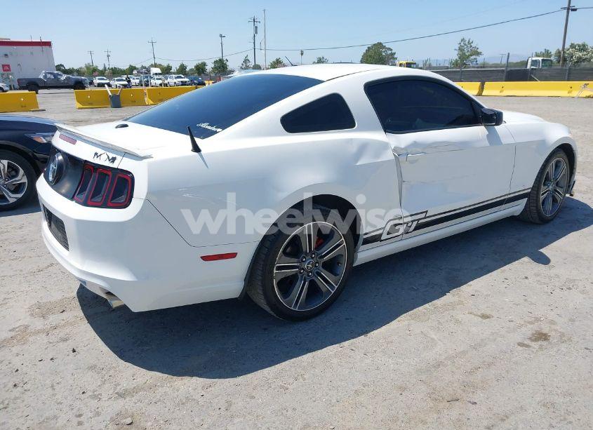 Photo 4 of 2013 Ford Mustang V6 PREMIUM (VIN 1ZVBP8AM4D5271864)