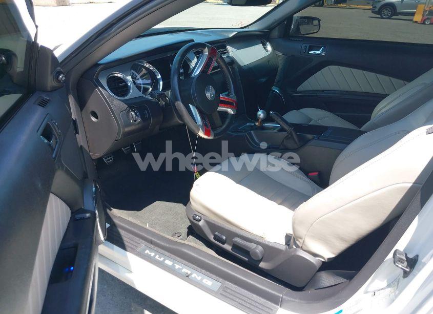 Photo 5 of 2013 Ford Mustang V6 PREMIUM (VIN 1ZVBP8AM4D5271864)