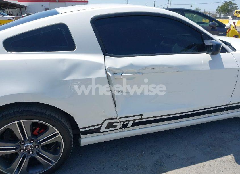 Photo 6 of 2013 Ford Mustang V6 PREMIUM (VIN 1ZVBP8AM4D5271864)