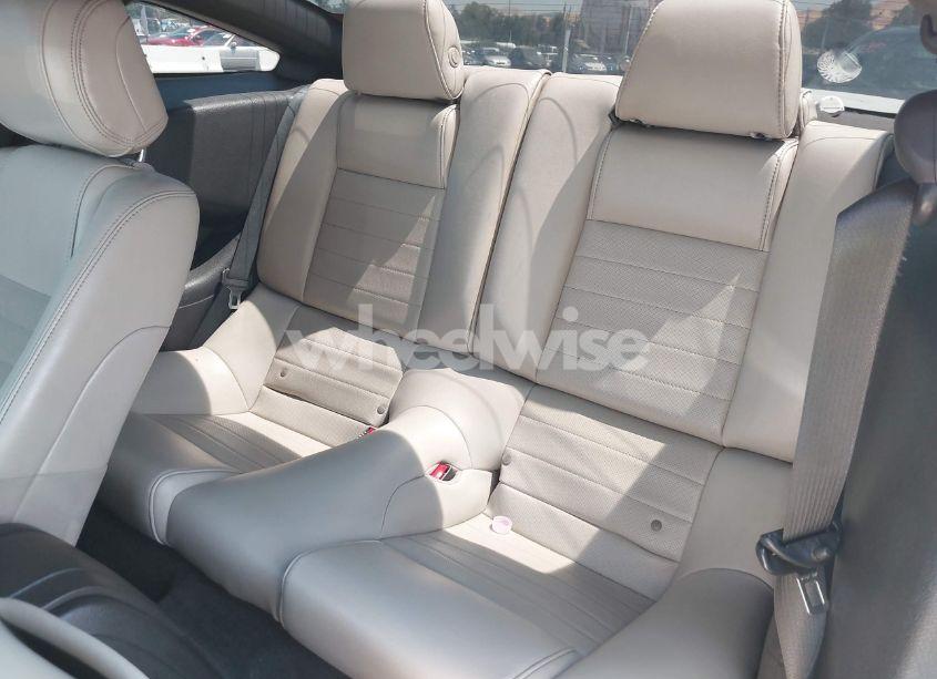 Photo 8 of 2013 Ford Mustang V6 PREMIUM (VIN 1ZVBP8AM4D5271864)