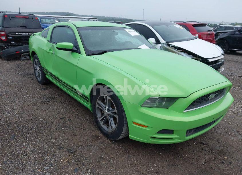 2014 Ford Mustang V6 PREMIUM (VIN 1ZVBP8AM4E5232466) main photo
