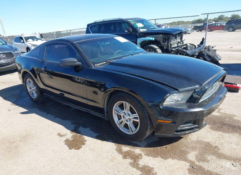 2014 Ford Mustang V6 (VIN 1ZVBP8AM4E5249784) main photo