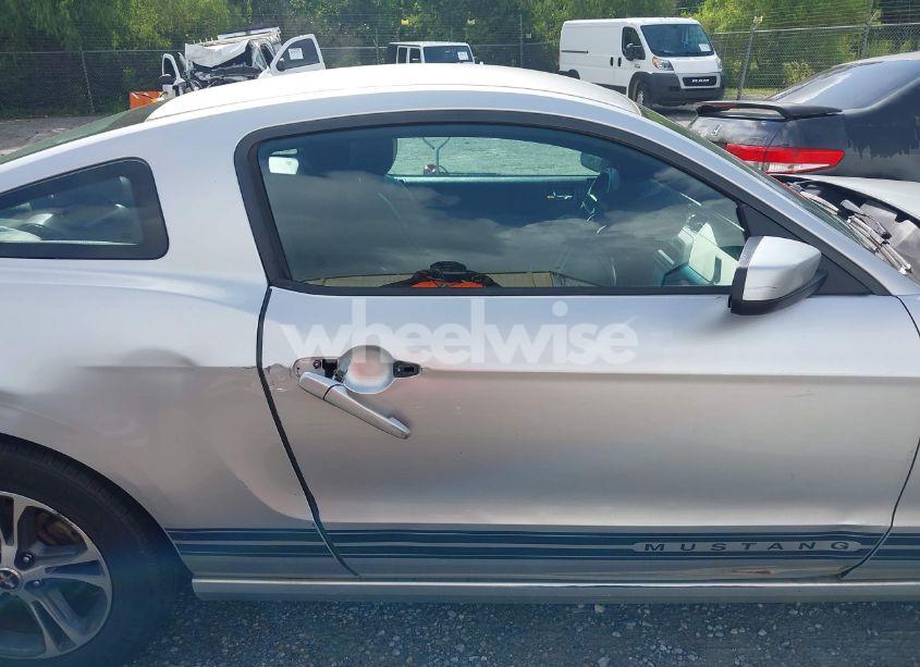 Photo 14 of 2014 Ford Mustang V6 PREMIUM (VIN 1ZVBP8AM4E5265015)