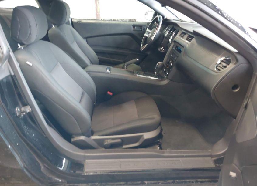 Photo 5 of 2014 Ford Mustang V6 (VIN 1ZVBP8AM4E5282381)