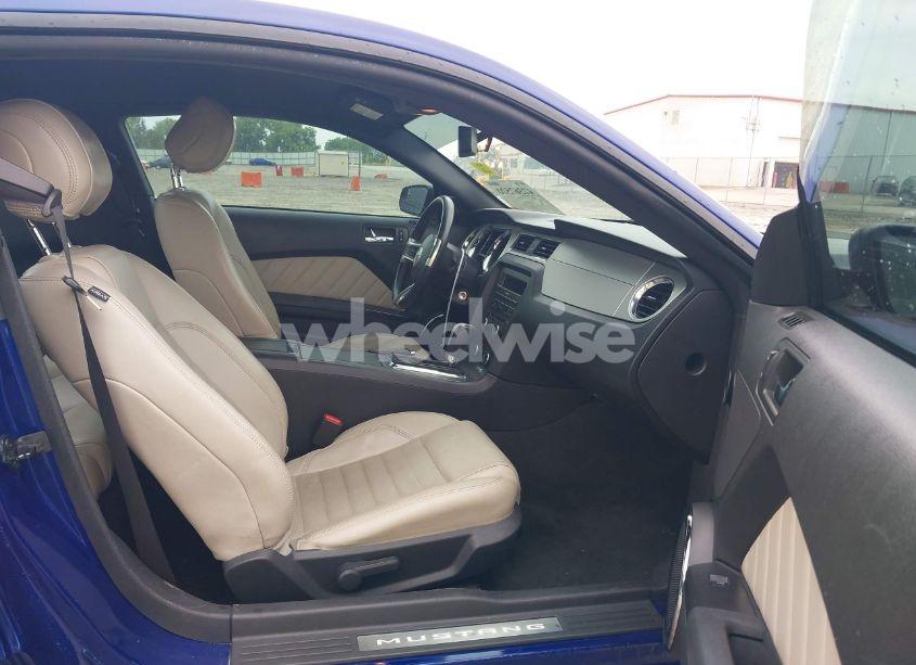 Photo 5 of 2014 Ford Mustang V6 PREMIUM (VIN 1ZVBP8AM4E5282543)