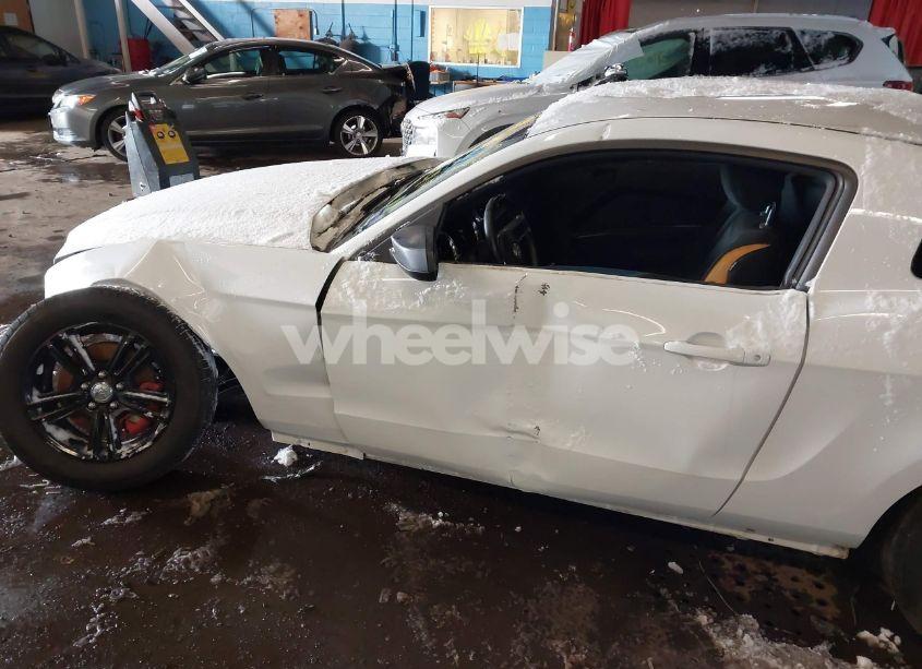 Photo 6 of 2014 Ford Mustang V6 (VIN 1ZVBP8AM4E5290724)