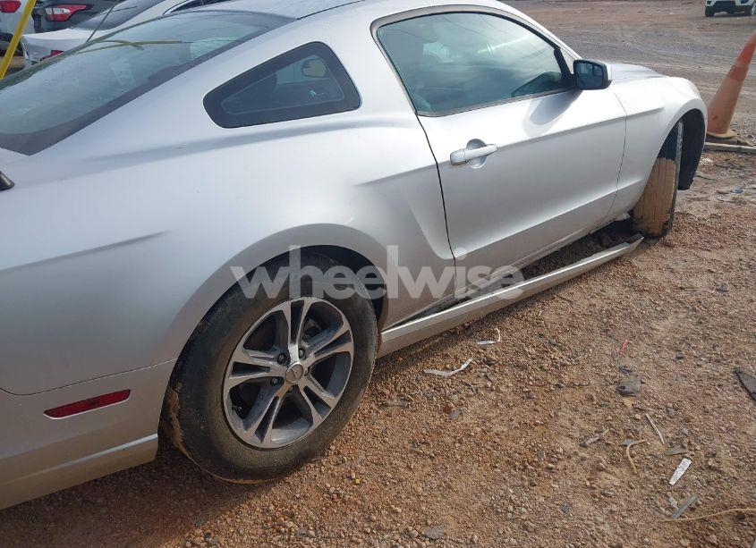 Photo 18 of 2014 Ford Mustang V6 PREMIUM (VIN 1ZVBP8AM4E5302273)