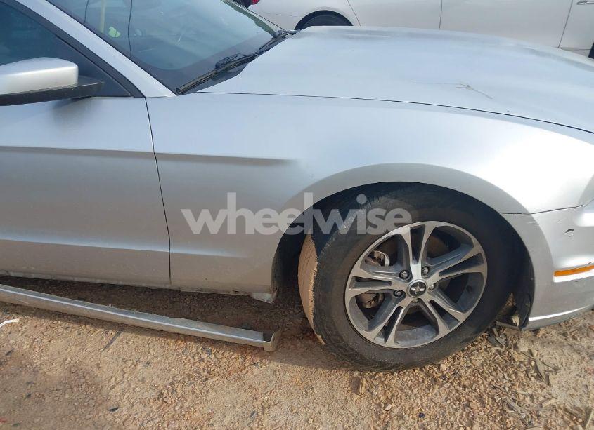 Photo 19 of 2014 Ford Mustang V6 PREMIUM (VIN 1ZVBP8AM4E5302273)