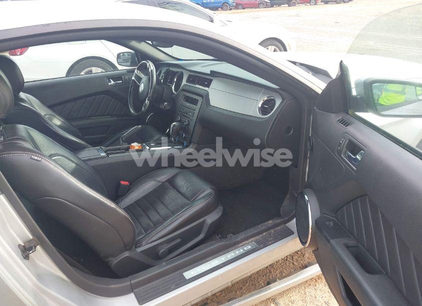 Photo 5 of 2014 Ford Mustang V6 PREMIUM (VIN 1ZVBP8AM4E5302273)