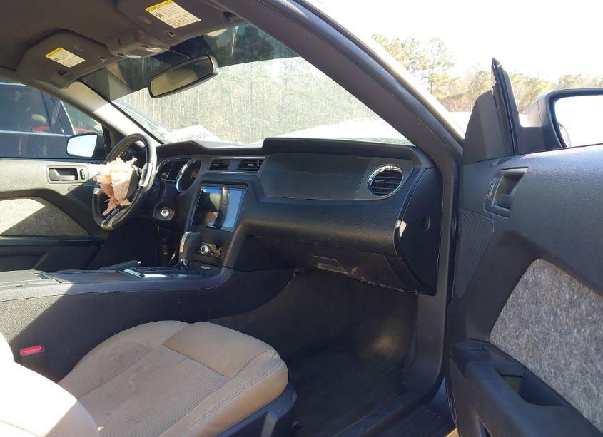 Photo 5 of 2014 Ford Mustang V6 (VIN 1ZVBP8AM4E5318845)