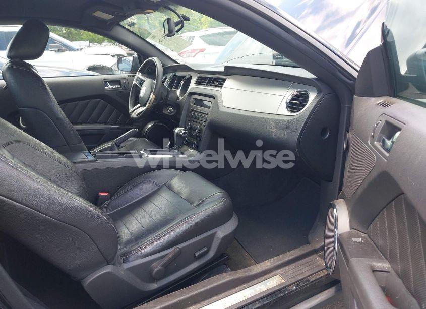 Photo 5 of 2011 Ford Mustang V6 PREMIUM (VIN 1ZVBP8AM5B5149026)