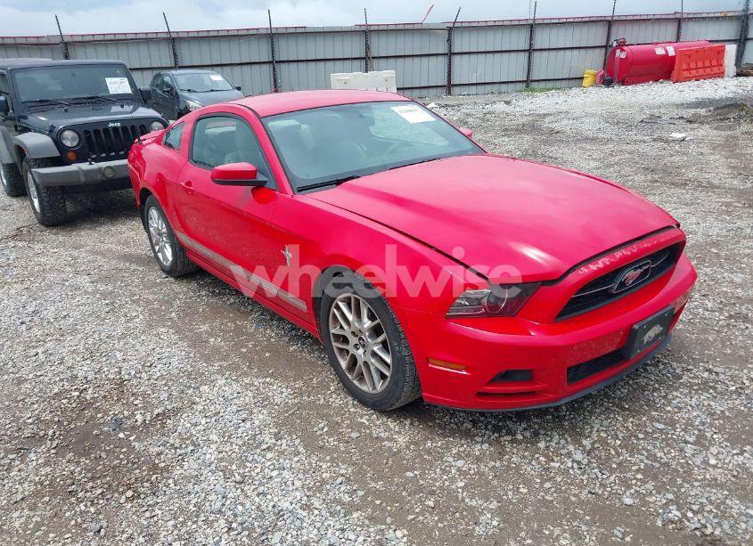 2013 Ford Mustang V6 PREMIUM (VIN 1ZVBP8AM5D5211012) main photo
