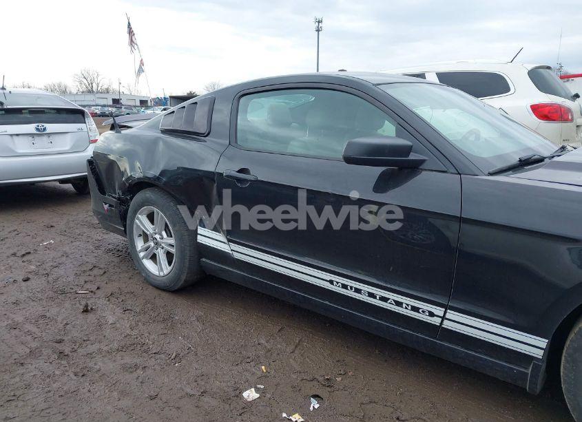 Photo 6 of 2013 Ford Mustang V6 (VIN 1ZVBP8AM5D5261621)