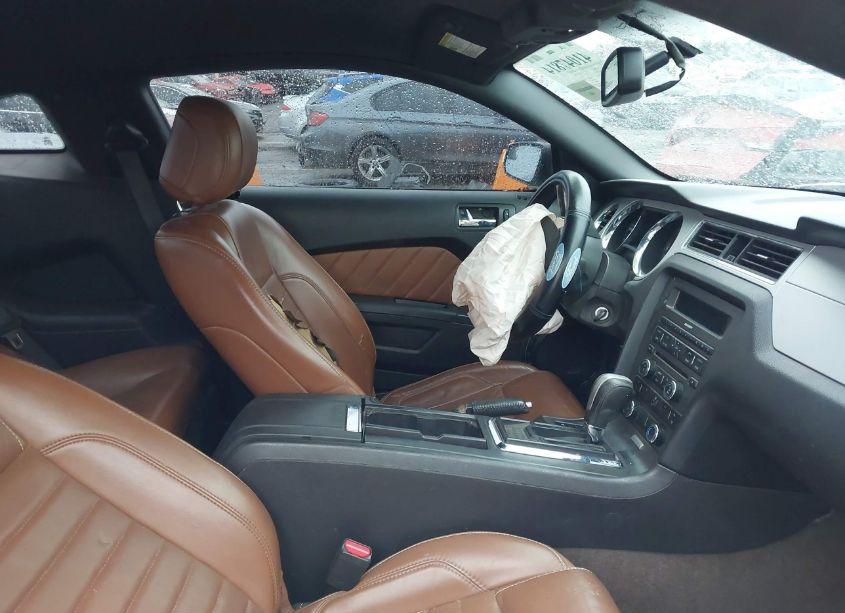 Photo 5 of 2013 Ford Mustang V6 PREMIUM (VIN 1ZVBP8AM5D5274739)