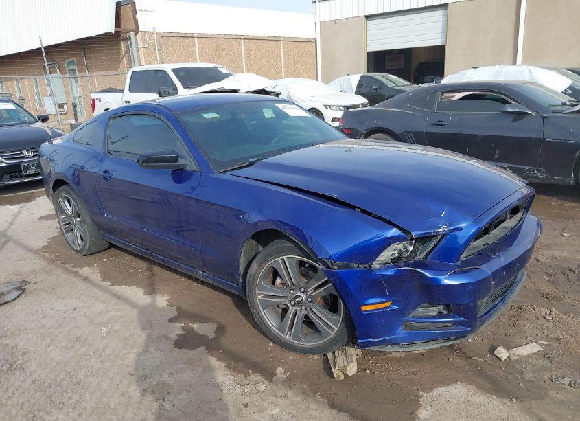 2014 Ford Mustang V6 (VIN 1ZVBP8AM5E5203087) main photo