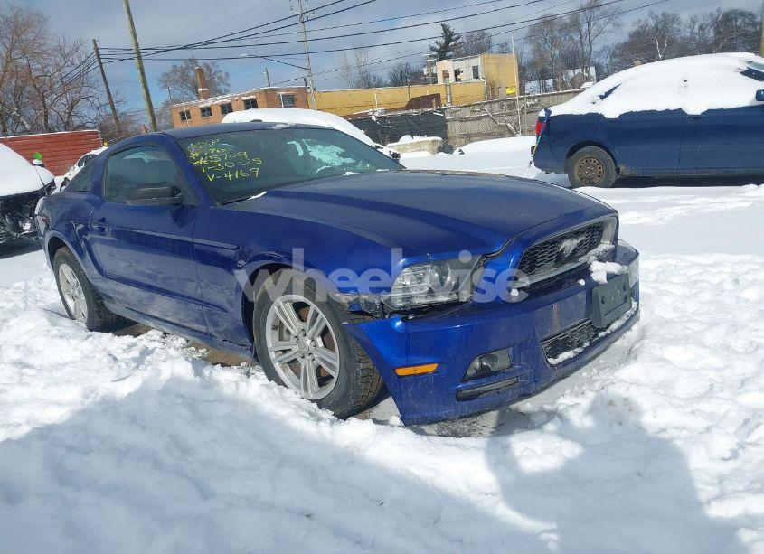 2014 Ford Mustang V6 (VIN 1ZVBP8AM5E5284169) main photo