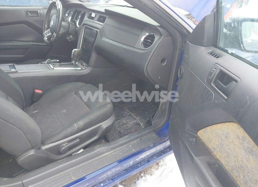 Photo 5 of 2014 Ford Mustang V6 (VIN 1ZVBP8AM5E5284169)