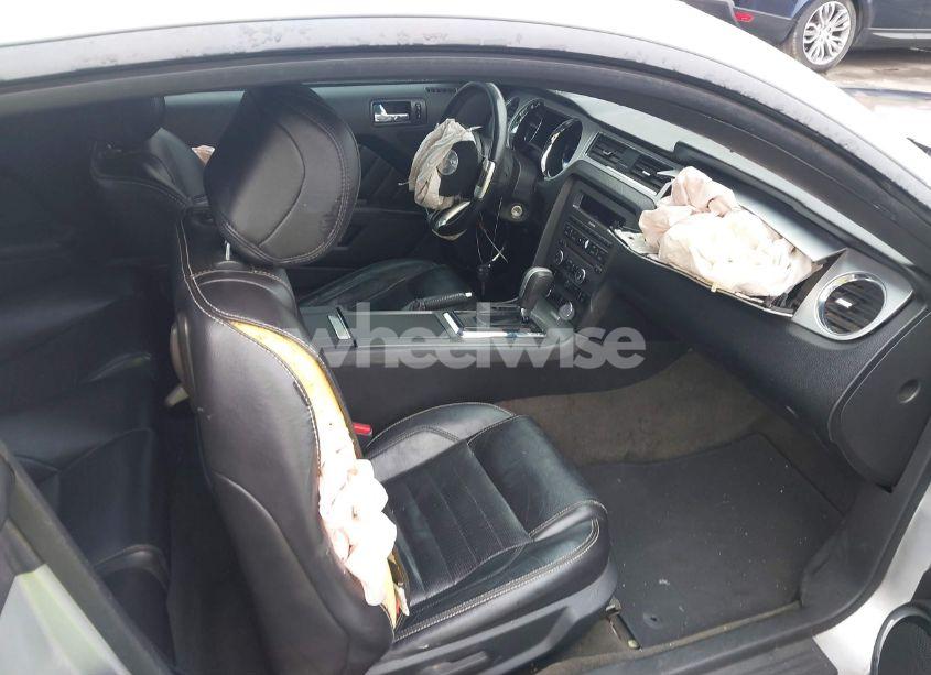 Photo 5 of 2014 Ford Mustang V6 PREMIUM (VIN 1ZVBP8AM5E5304470)