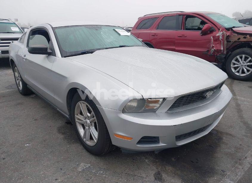 2012 Ford Mustang V6 (VIN 1ZVBP8AM6C5207372) main photo
