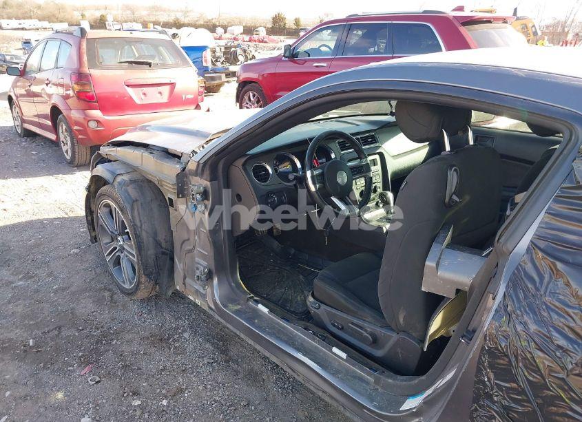 Photo 6 of 2013 Ford Mustang V6 (VIN 1ZVBP8AM6D5273387)