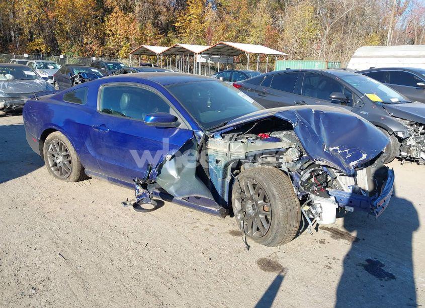 2013 Ford Mustang V6 PREMIUM (VIN 1ZVBP8AM6D5273843) main photo