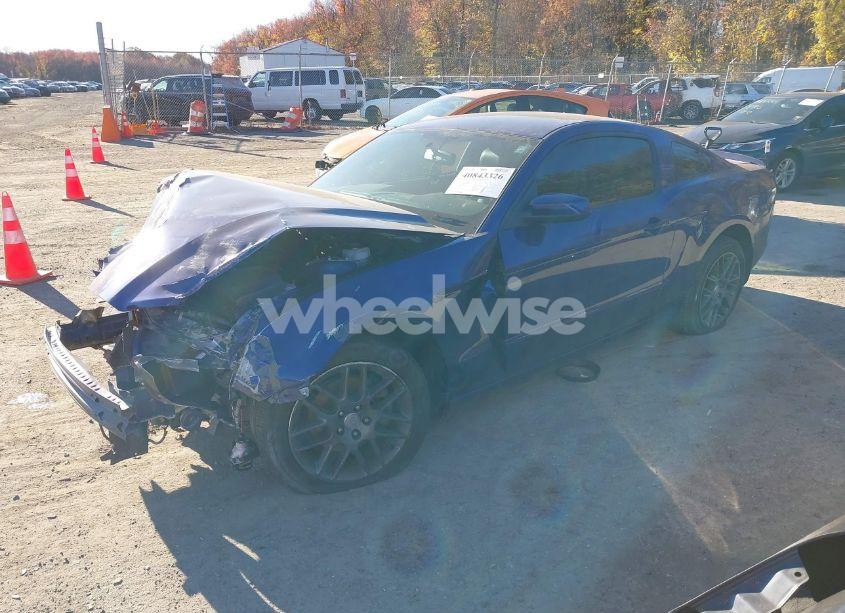 Photo 2 of 2013 Ford Mustang V6 PREMIUM (VIN 1ZVBP8AM6D5273843)