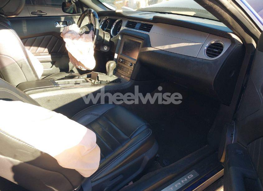 Photo 5 of 2013 Ford Mustang V6 PREMIUM (VIN 1ZVBP8AM6D5273843)