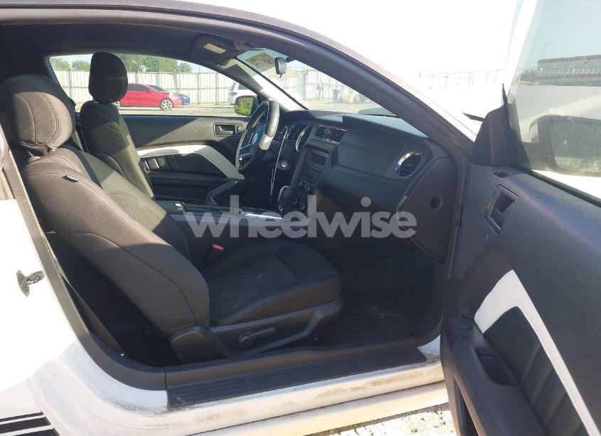 Photo 5 of 2013 Ford Mustang V6 (VIN 1ZVBP8AM6D5275978)