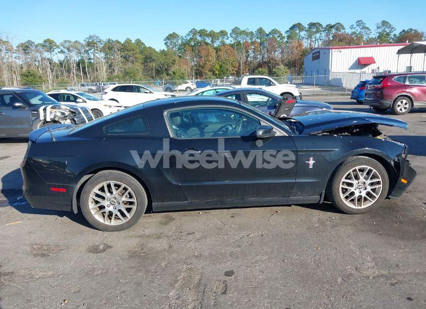 Photo 13 of 2014 Ford Mustang V6 PREMIUM (VIN 1ZVBP8AM6E5200490)