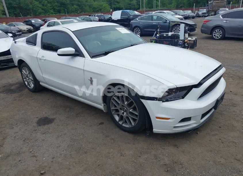 2014 Ford Mustang V6 PREMIUM (VIN 1ZVBP8AM6E5290062) main photo
