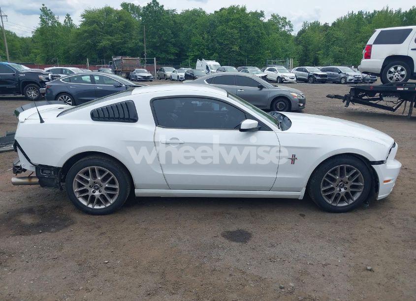 Photo 14 of 2014 Ford Mustang V6 PREMIUM (VIN 1ZVBP8AM6E5290062)