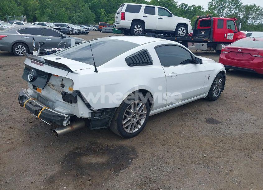 Photo 4 of 2014 Ford Mustang V6 PREMIUM (VIN 1ZVBP8AM6E5290062)