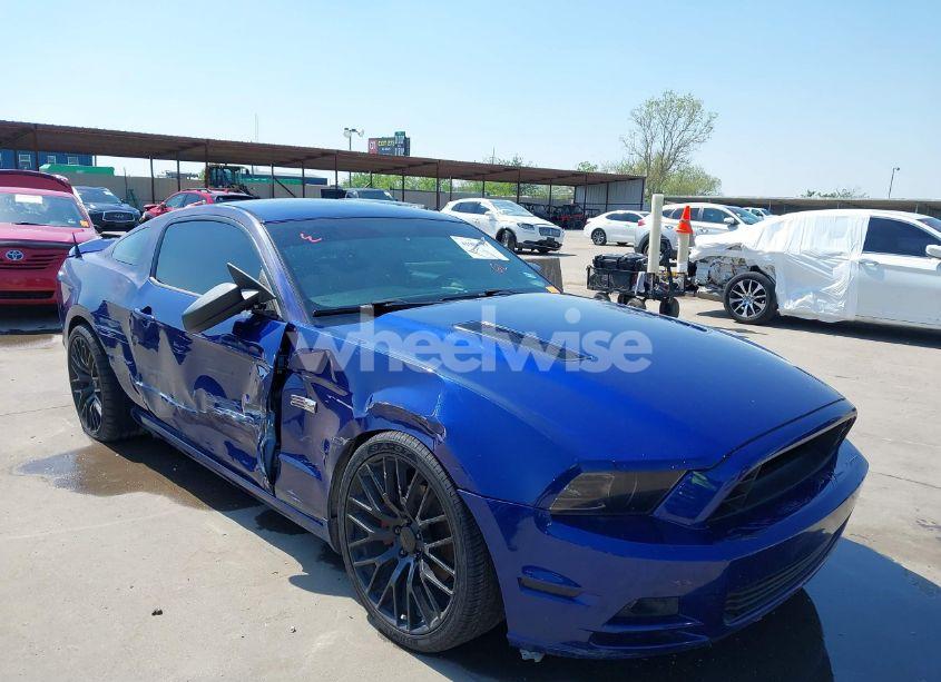 2014 Ford Mustang V6 (VIN 1ZVBP8AM6E5326896) main photo